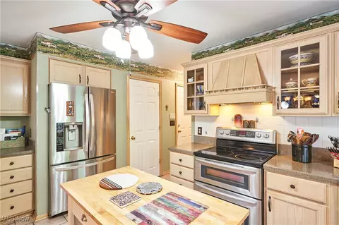 Kitchen - 3127 Deercrest Path, Stow, OH 44224 photo 2 of 3