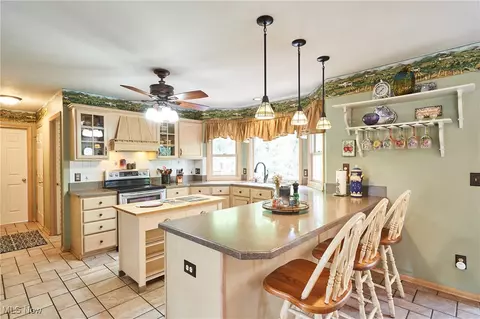 Kitchen - 3127 Deercrest Path, Stow, OH 44224 photo 3 of 3