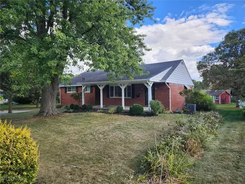 777 Crestwood Ave, Wadsworth, OH 44281