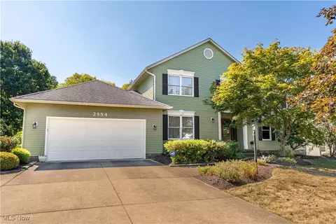 2884 Sutherland Cir NW, North Canton, OH 44720