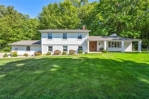 9070 Little Mountain Rd, Kirtland Hills, OH 44060