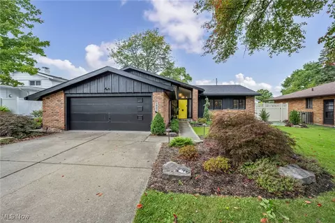 1842 Aldersgate Dr, Lyndhurst, OH 44124