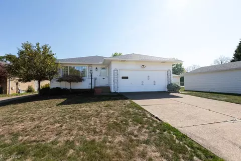 735 E 241st St, Euclid, OH 44123