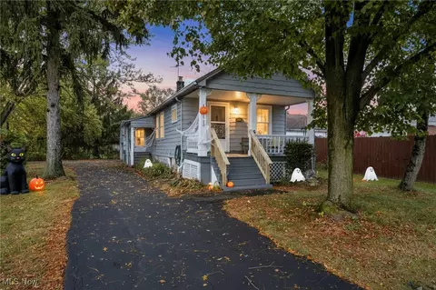6030 Dunham Rd, Maple Heights, OH 44137 photo 2