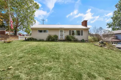 30 Grange St, Apple Creek, OH 44606