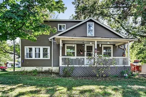 2140 Uniondale Dr, Stow, OH 44224
