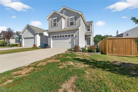923 Longitude Ln, Amherst, OH 44001