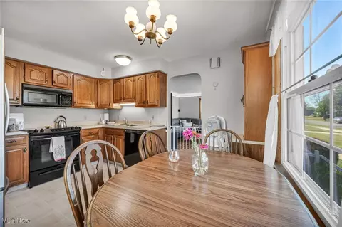 4607 Redfern Rd, Parma, OH 44134 photo 9
