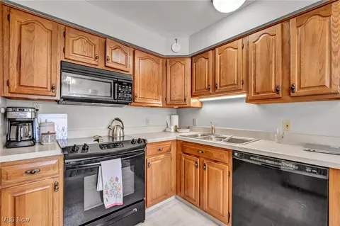 4607 Redfern Rd, Parma, OH 44134 photo 10