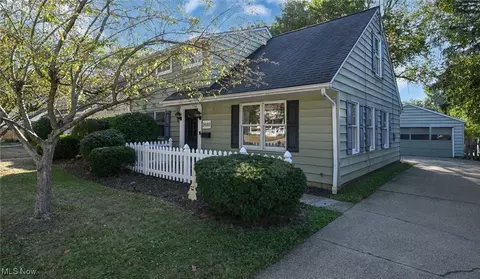 2610 Hawthorne Rd, Cuyahoga Falls, OH 44221