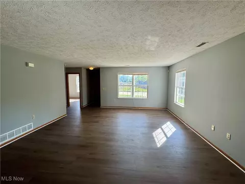 Living - 2301 Norman Ave, Ashtabula, OH 44004 photo 3 of 3