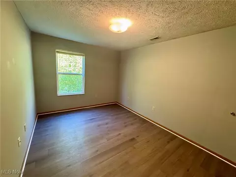 Bedroom - 2301 Norman Ave, Ashtabula, OH 44004 photo 4 of 9