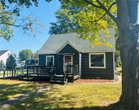 1233 State St, Vermilion, OH 44089