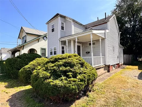 712 6th St NE, Canton, OH 44704