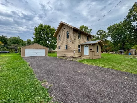 2957 Greenfield Ave, Mcdonald, OH 44437