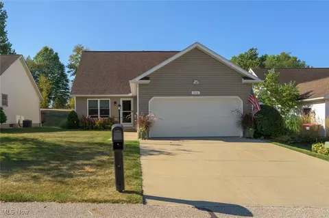 3130 Pondview Dr, Ravenna, OH 44266