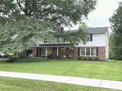 37670 Bunker Hill Dr, Solon, OH 44139