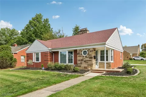 1073 Hereford Rd, Cleveland Heights, OH 44112