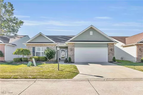 123 Newport Ct, Elyria, OH 44035