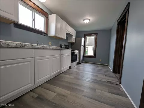 Entry Way - 810 Pine St, Coshocton, OH 43812 photo 1 of 2