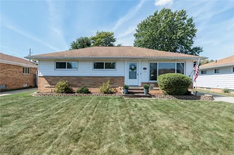 7316 Oakwood Rd, Parma, OH 44130