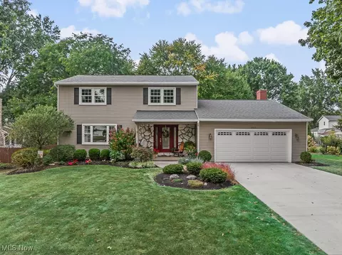 352 Eric Ln, Wadsworth, OH 44281