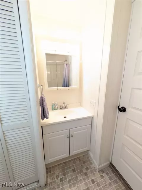 Bath - 2917 Linna Dr, Saybrook, OH 44004 photo 2 of 3