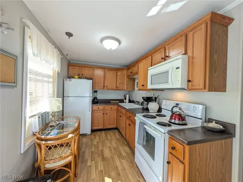 Kitchen - 2917 Linna Dr, Saybrook, OH 44004 photo 1 of 2