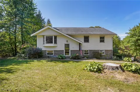 18400 Shaw Rd, Chagrin Falls, OH 44023