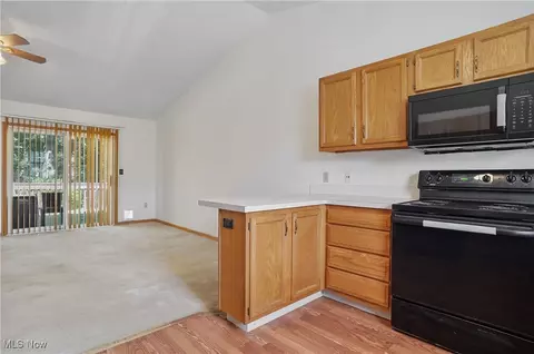 75 River Ridge Ln, Munroe Falls, OH 44262 photo 8