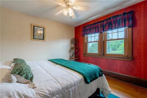 Bedroom - 472 E Tallmadge Ave, Akron, OH 44310 photo 3 of 5