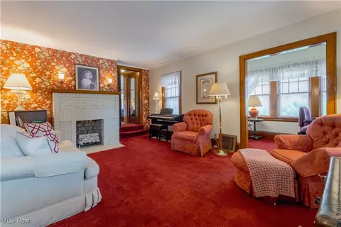 Living - 472 E Tallmadge Ave, Akron, OH 44310 photo 2 of 3
