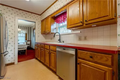 Kitchen - 472 E Tallmadge Ave, Akron, OH 44310 photo 1 of 3