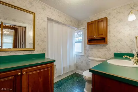 Bath - 472 E Tallmadge Ave, Akron, OH 44310 photo 2 of 2