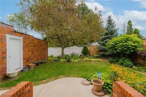 Exterior - 472 E Tallmadge Ave, Akron, OH 44310 photo 7 of 8