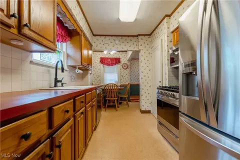 Kitchen - 472 E Tallmadge Ave, Akron, OH 44310 photo 3 of 3