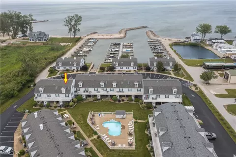 89 N Schooner Point Dr, Port Clinton, OH 43452