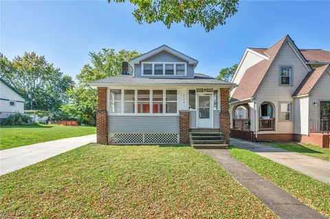 5570 Dalewood Ave, Maple Heights, OH 44137