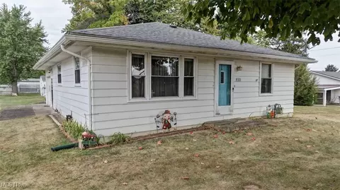 433 9th St SW, Strasburg, OH 44680