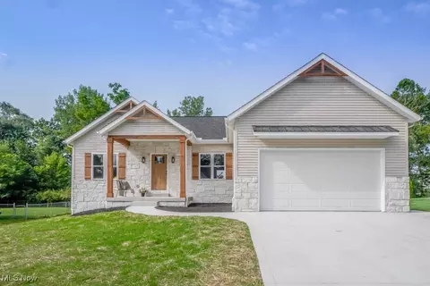 1175 Sturbridge Dr, Louisville, OH 44641