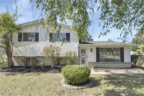 5876 Marra Dr, Bedford Heights, OH 44146