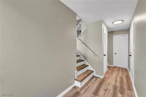 Entry Way - 501 Button Rd, Bedford, OH 44146 photo 2 of 4
