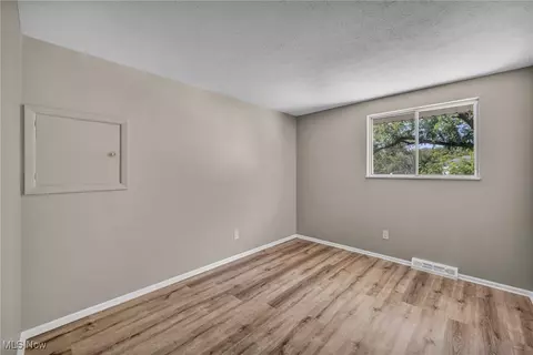 Bedroom - 501 Button Rd, Bedford, OH 44146 photo 5 of 8