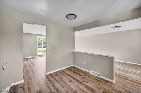 Entry Way - 501 Button Rd, Bedford, OH 44146 photo 3 of 4