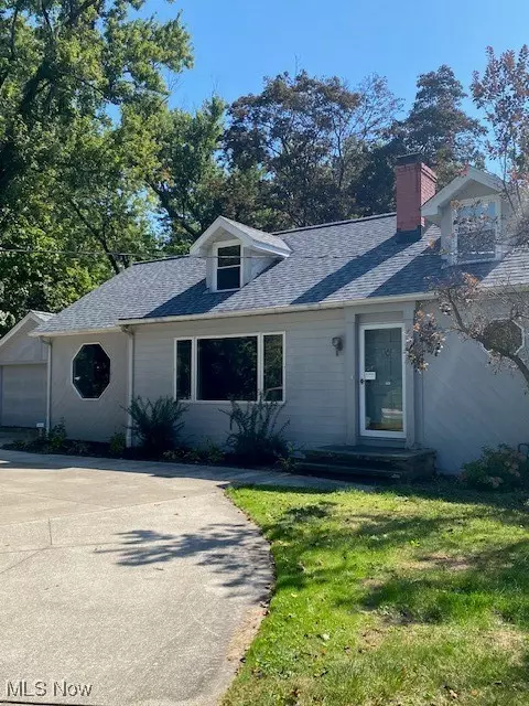 28862 Eddy Rd, Willoughby Hills, OH 44092