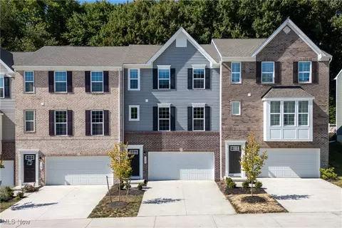 1123 Bean Ln, Akron, OH 44313