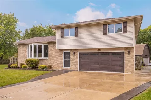 338 Delaware Dr, Brunswick, OH 44212