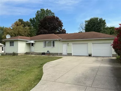 Exterior - 9626 Windham Parkman Rd, Windham, OH 44288 photo 2 of 7