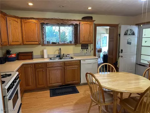 Kitchen - 9626 Windham Parkman Rd, Windham, OH 44288 photo 5 of 5