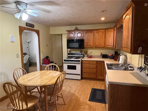 Kitchen - 9626 Windham Parkman Rd, Windham, OH 44288 photo 2 of 5